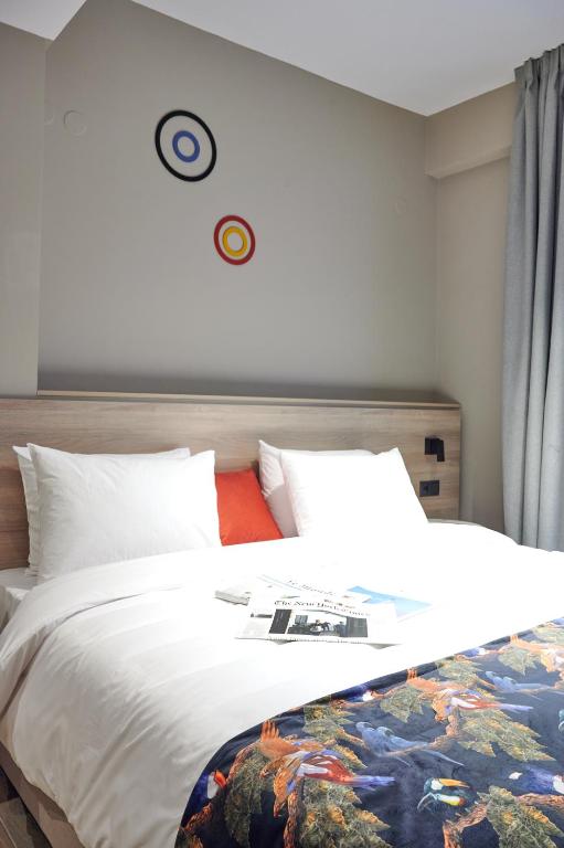 Postel nebo postele na pokoji v ubytování The Mavili urban stay