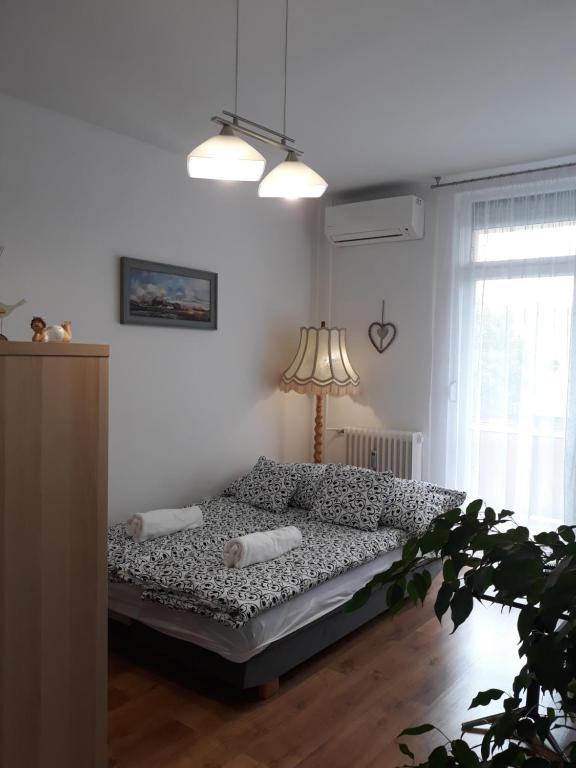 A bed or beds in a room at Sport Apartman Tapolca