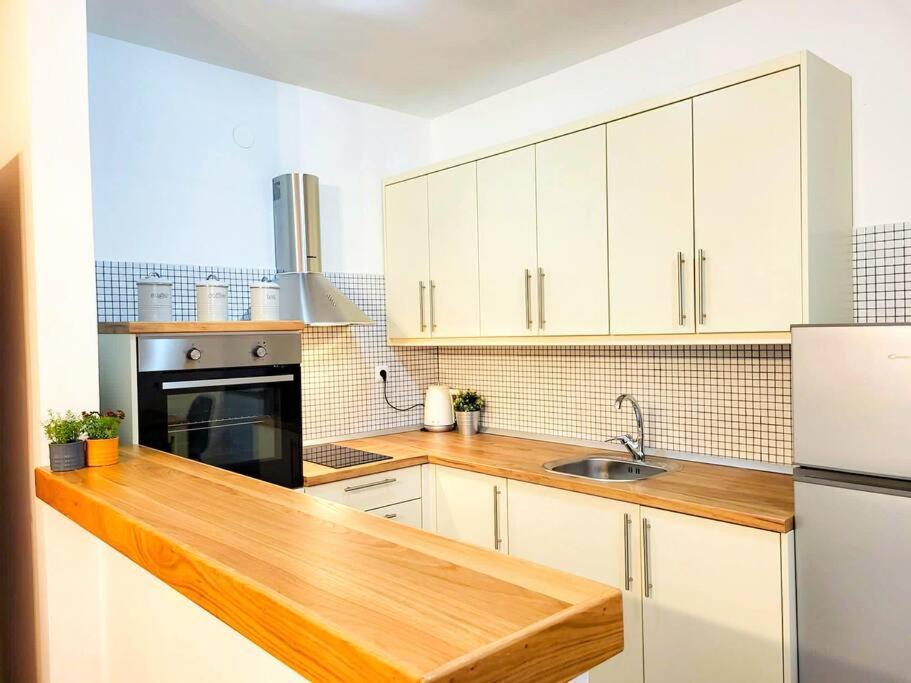 Kuchyňa alebo kuchynka v ubytovaní Zagi Apartment 2