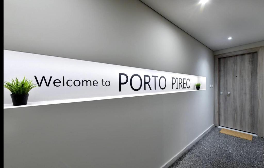a sign that reads welcome to ponto pivot on a wall at Porto Pireo in Piraeus