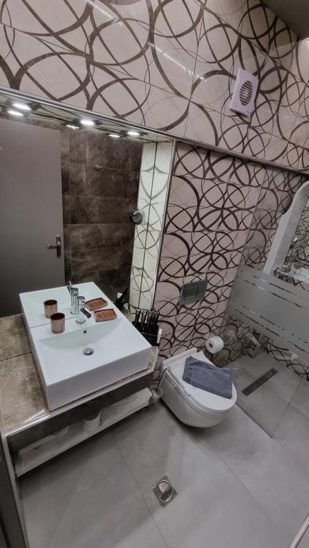 Koupelna v ubytování LUXSUITES