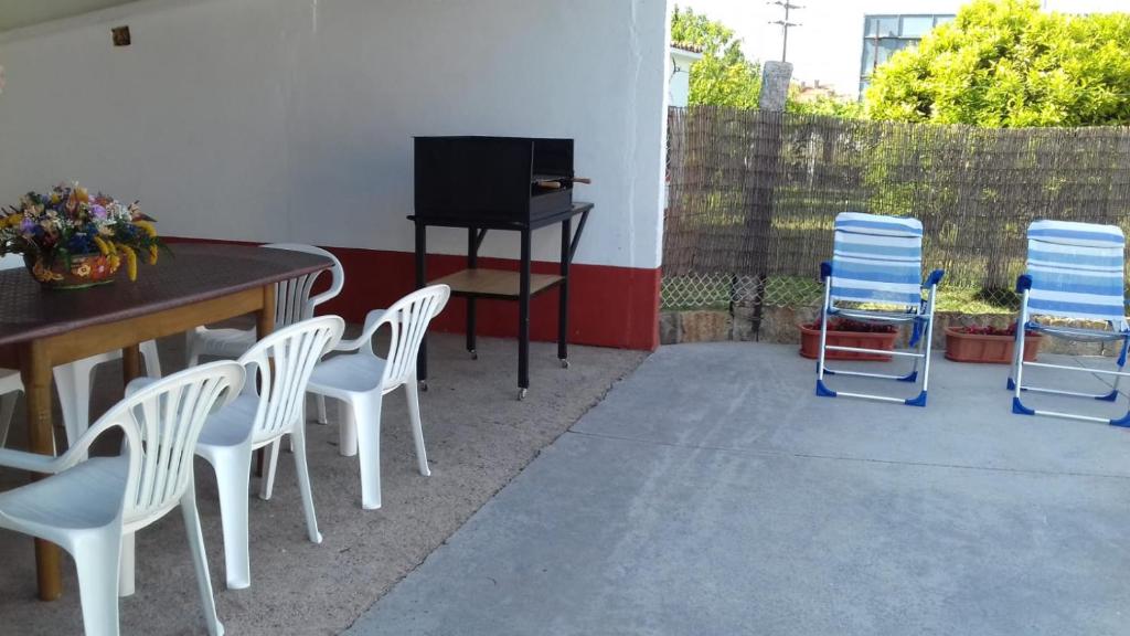 TV a/nebo společenská místnost v ubytování Casa para 8 con jardín terraza y barbacoa