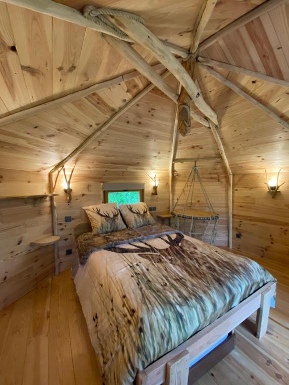 Postel nebo postele na pokoji v ubytování Les Cabanes De Pyrene
