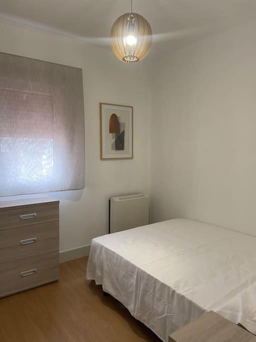 Postel nebo postele na pokoji v ubytování Casa para 8 con jardín terraza y barbacoa