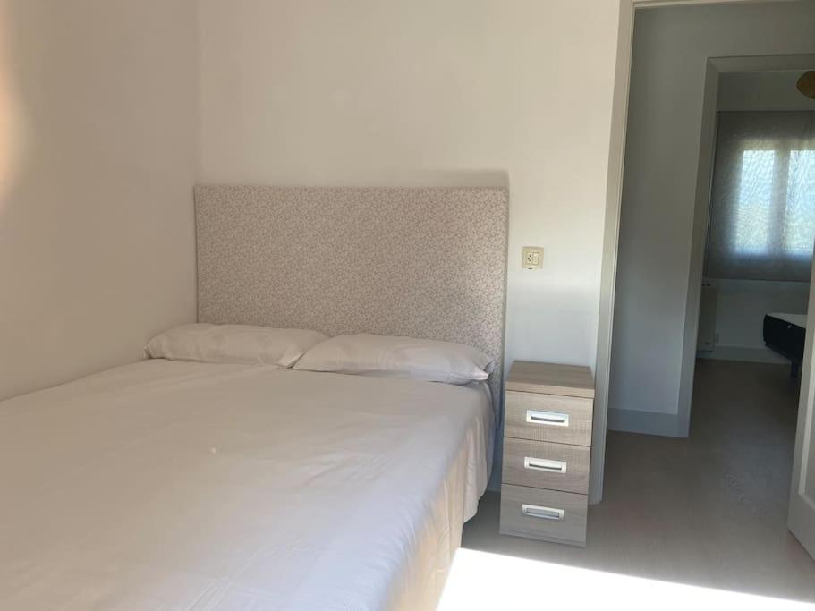 Postel nebo postele na pokoji v ubytování Casa para 8 con jardín terraza y barbacoa