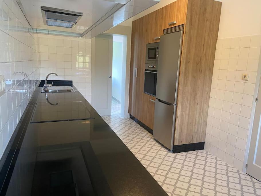 Kuchyň nebo kuchyňský kout v ubytování Casa para 8 con jardín terraza y barbacoa