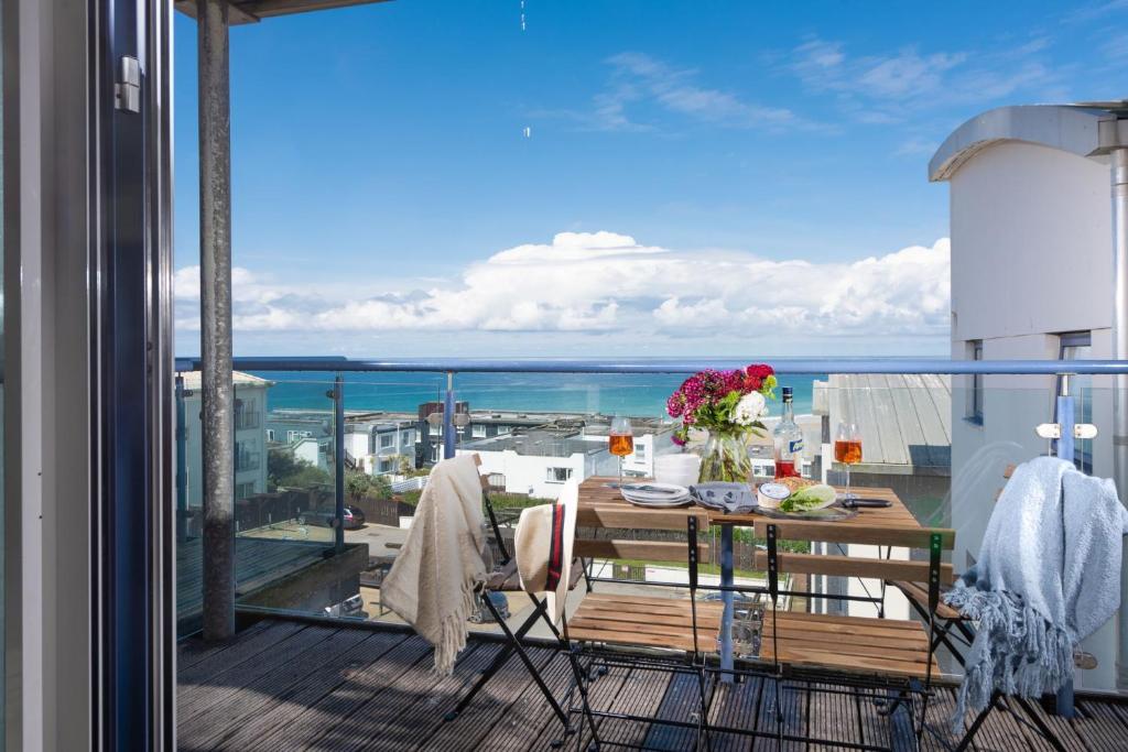 45 Ocean 1, Newquay - Housity