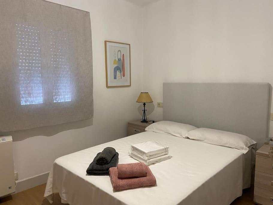 Postel nebo postele na pokoji v ubytování Casa para 8 con jardín terraza y barbacoa