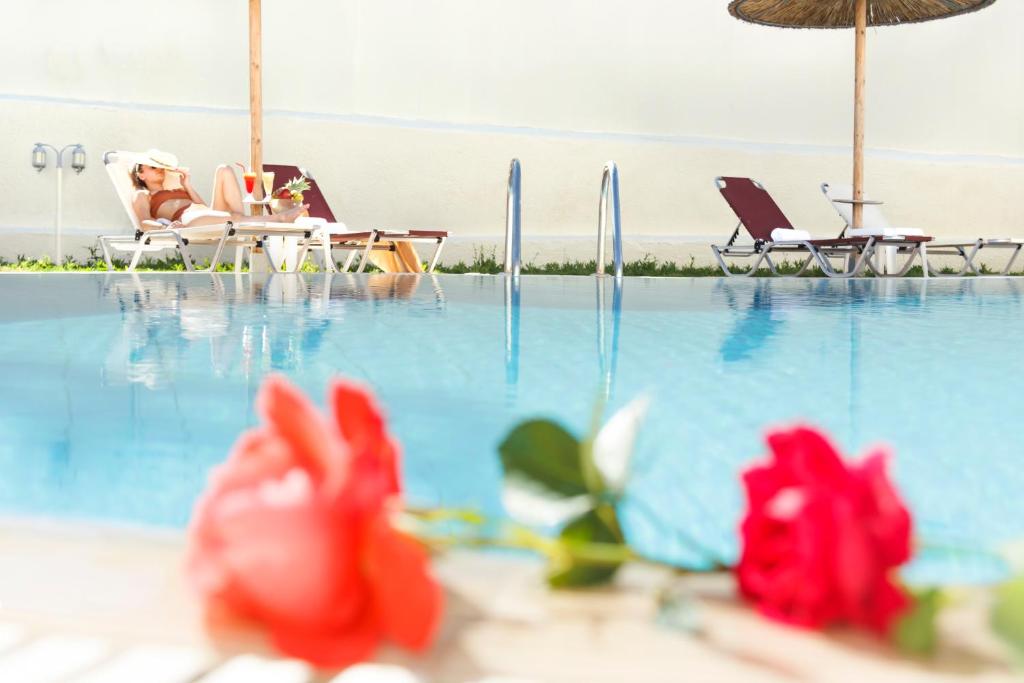 Bazén v ubytování Summer Dream Hotel nebo v jeho okolí