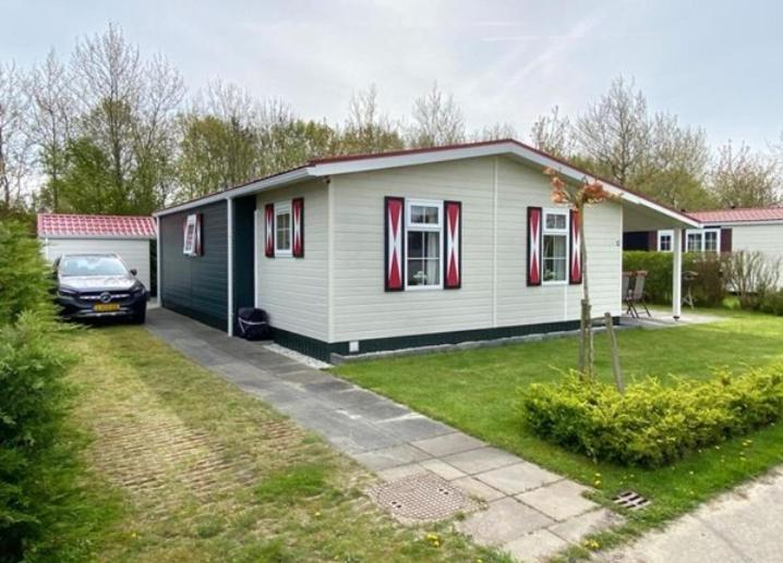 a small house with a car parked in front of it at 'T Groentje Baarland in Baarland