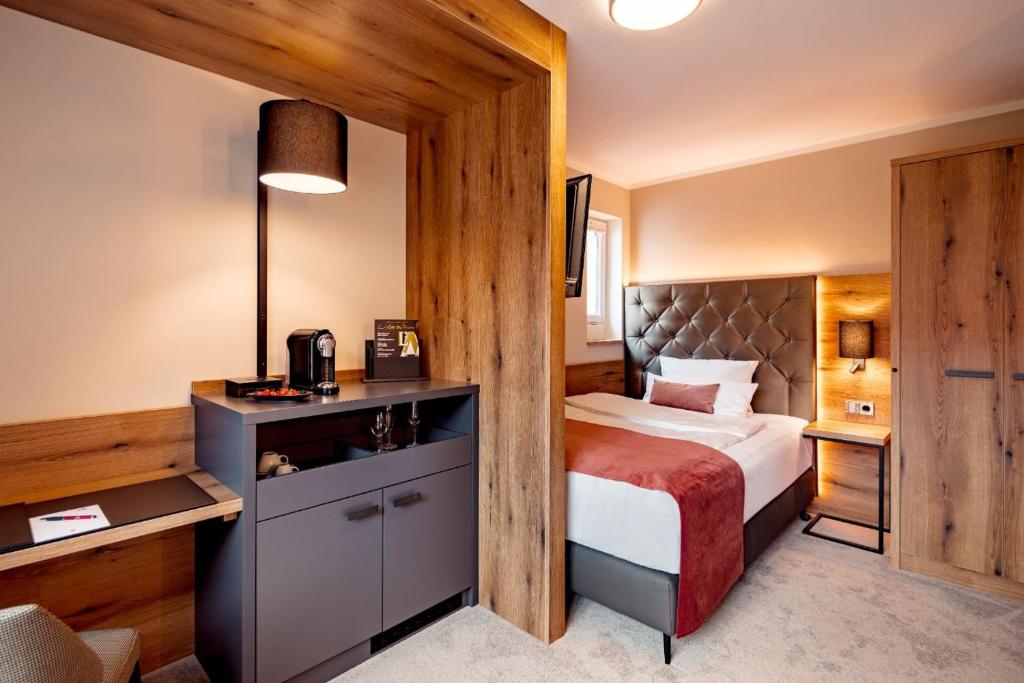Burghotel Staufeneck - Single Room With Garden View