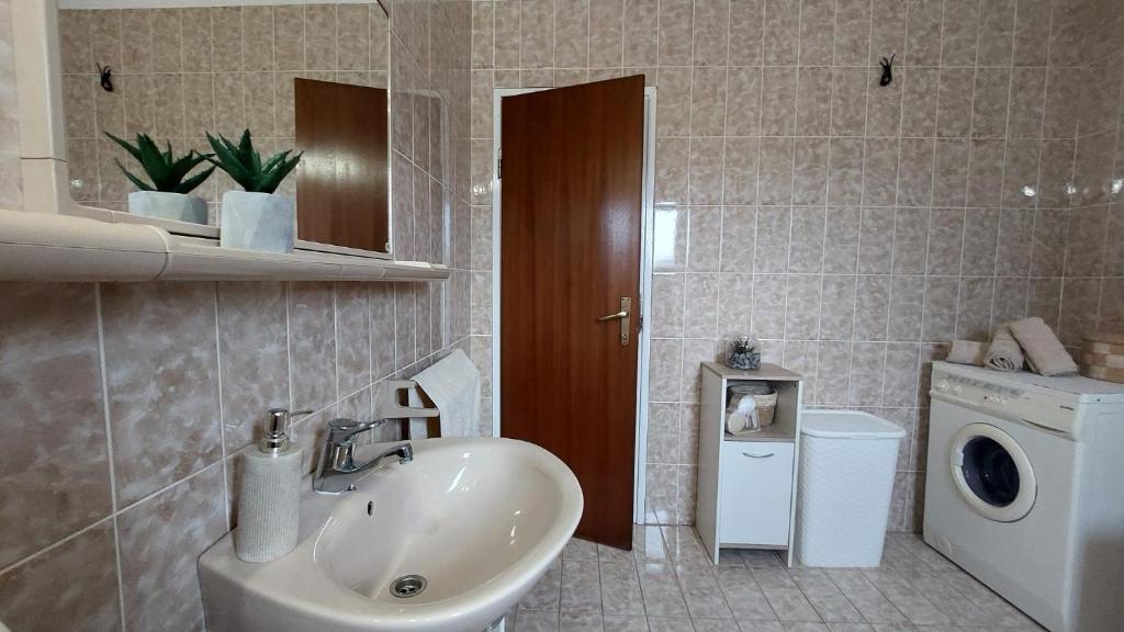 Fotografia z galérie ubytovania APARTMENT ANI, Lovreć - Makarska v destinácii Lovreć