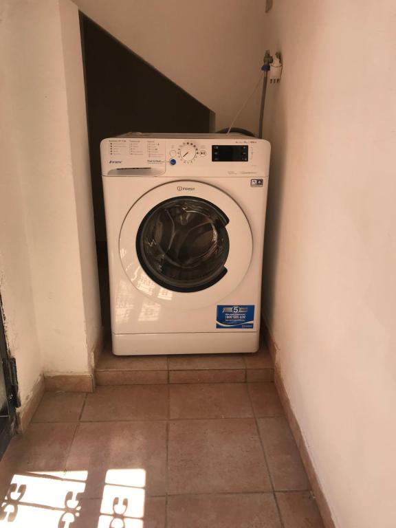 a washer and dryer in a corner of a room at Villa Ornella Mare & Relax in SantʼAndrea