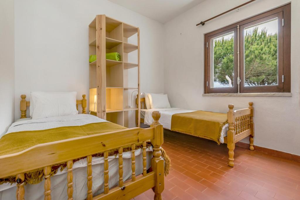 Кровать или кровати в номере Arrifana Pines
