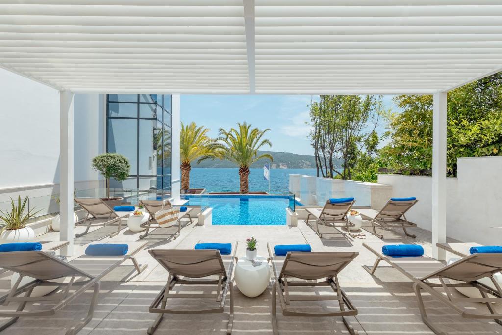 Bazén v ubytování Hotel Perla nebo v jeho okolí