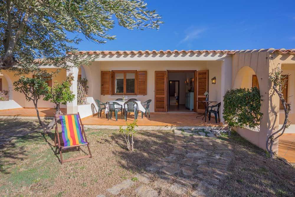 residence baia sant anna con piscina - One-Bedroom House