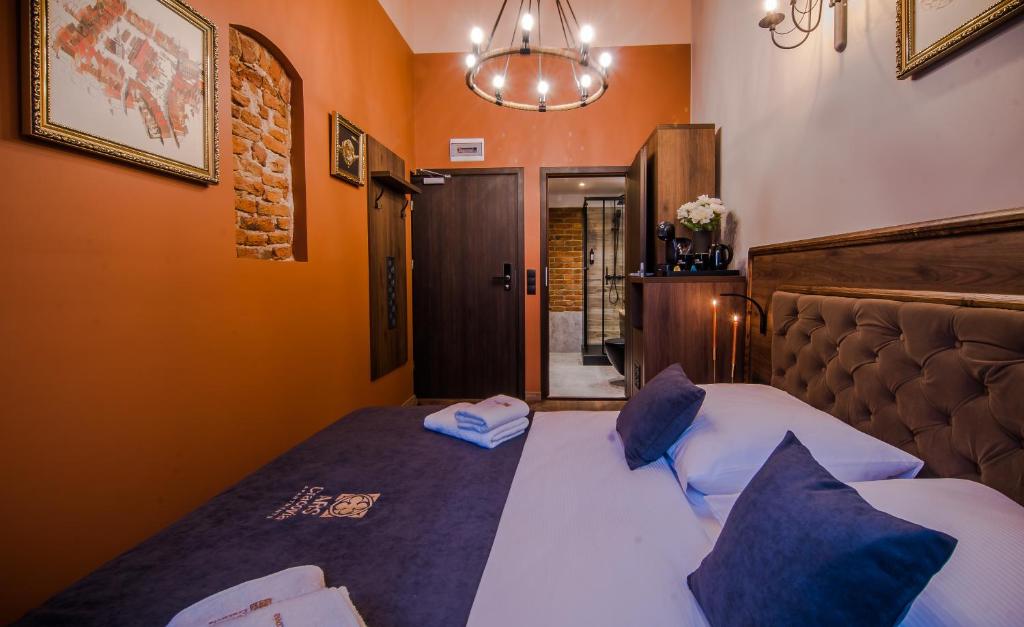 Postel nebo postele na pokoji v ubytování Ars Cracovia Apartments