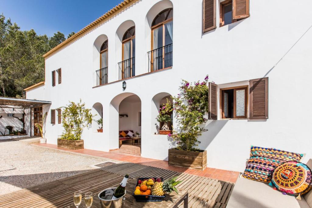 a villa with a view of the courtyard at Can Rosa Ibiza, private pool, 10 minutes from the beach in Santa Gertrudis de Fruitera