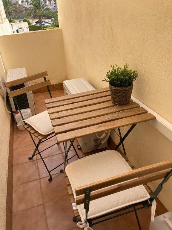 Balkón alebo terasa v ubytovaní 2 Bedroom Apartment with Sea Views