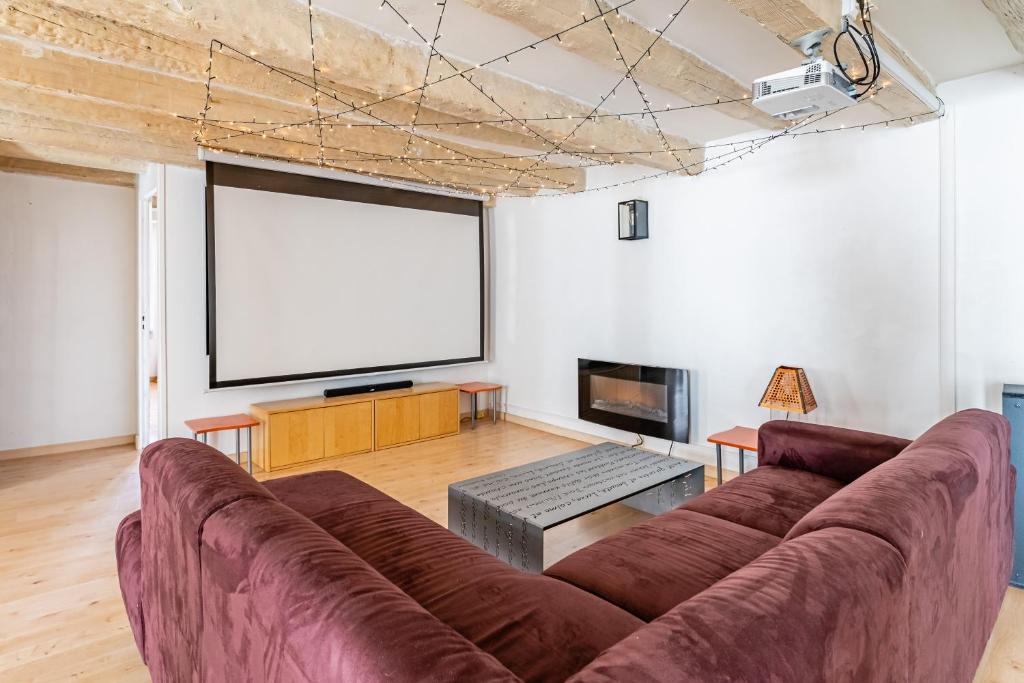 Χώρος καθιστικού στο DINA Great BIG appartment - 6 pers with overhead projector