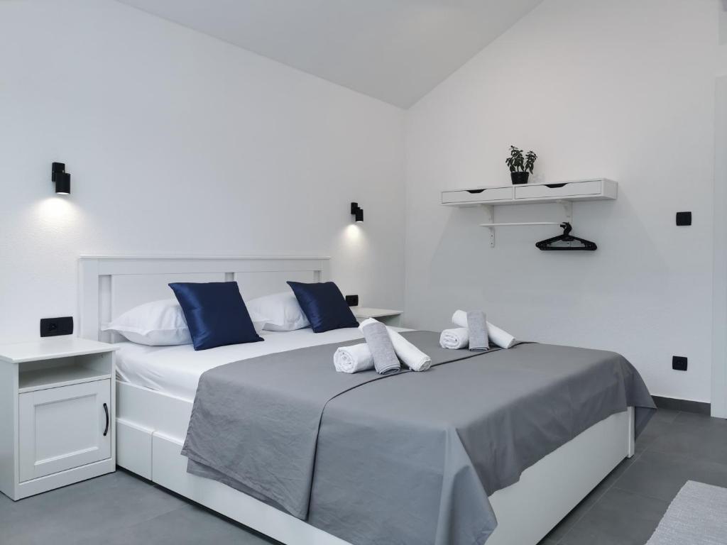 Postel nebo postele na pokoji v ubytování Guesthouse Korkyra Sun