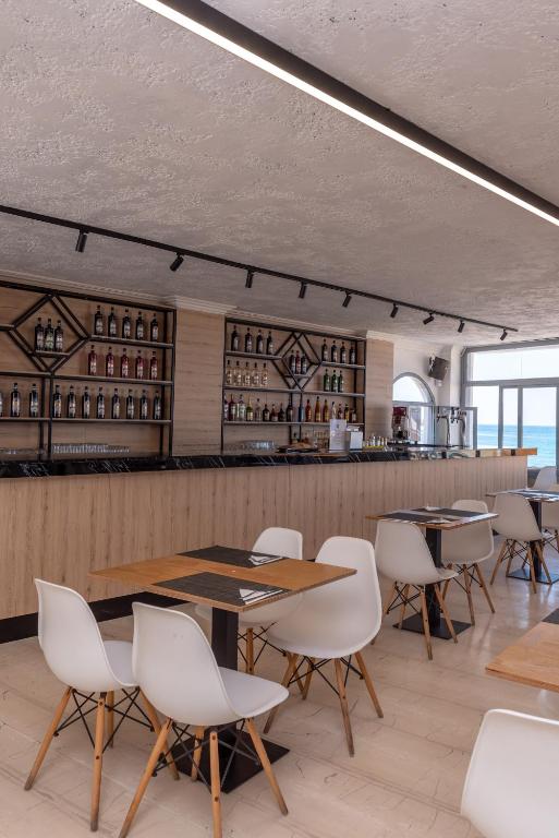 Lounge nebo bar v ubytování Azure Mare Hotel