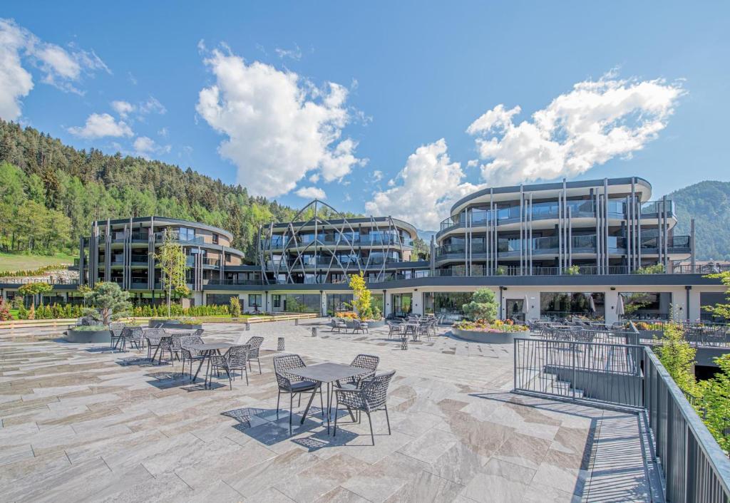 Nespecifikovaný výhled na hory nebo výhled na hory při pohledu z hotelu