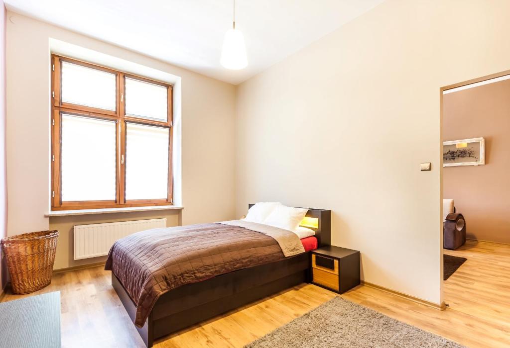 Posteľ alebo postele v izbe v ubytovaní Apartamenty Łazarza 17