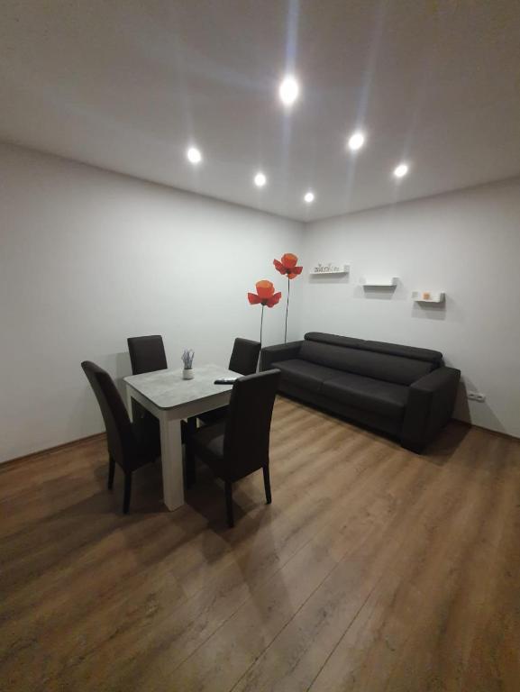 Posedenie v ubytovaní Odlično opremljeni novouređeni apartmani Iva, Okrug Gornji