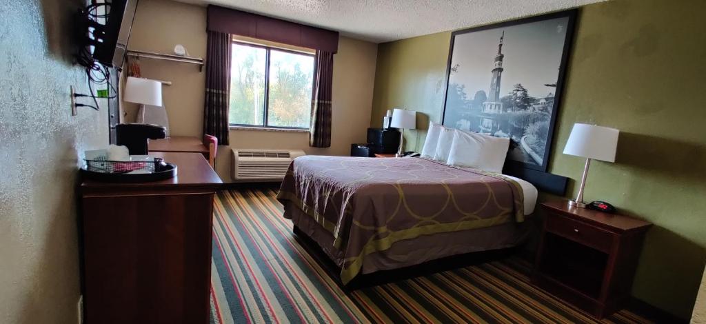 Super 8 by Wyndham Champaign - Habitación Con Cama Grande - No Fumadores