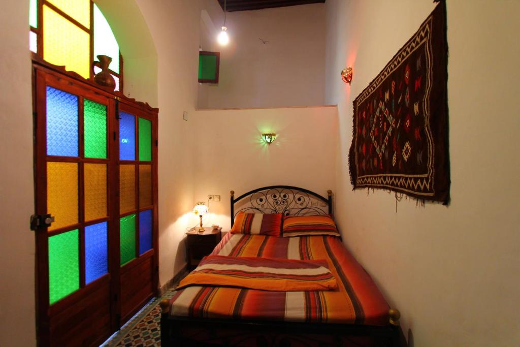 Postel nebo postele na pokoji v ubytování Riad Mikou