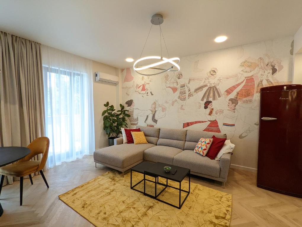 a living room with a couch and a painting on the wall at [VerdeS] - Joyride Exclusive Apartment in Oradea