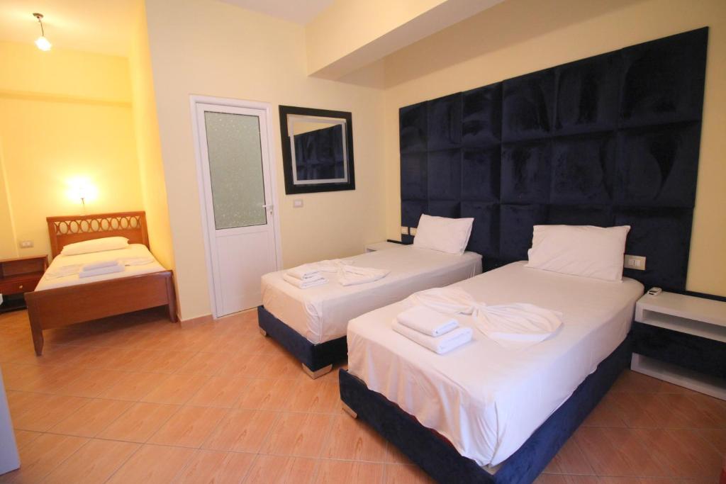 Oskar Hotel - Chambre Triple Avec Balcon