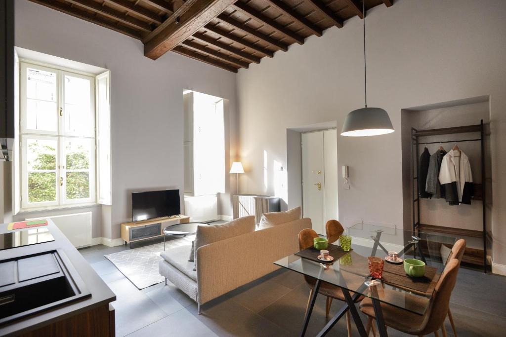 a living room with a couch and a table at Appartamenti De Lellis - Torino Centro in Turin