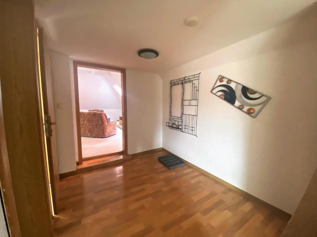 a room with a hallway with a door and a window at Ratskeller Waren in Waren