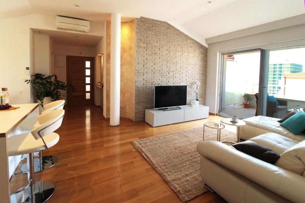 Apartments Ema near beach