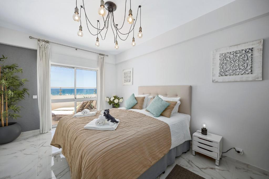 Stylish Algarve Apartment with Spacious Terrace & Sea Views