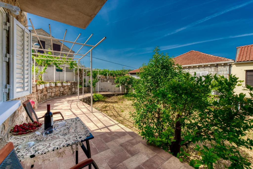 Vonkajšia záhrada v ubytovaní Sea Shell Apartments