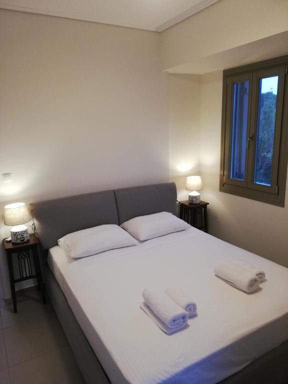 A bed or beds in a room at Nautilus Beach Home