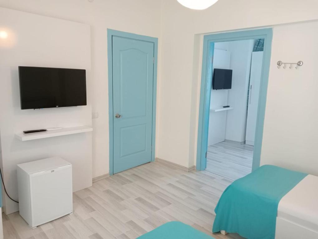 TV a/nebo společenská místnost v ubytování Daffne Otel
