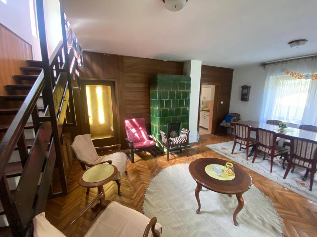 Posezení v ubytování Simsir villa Novi Sad wifi
