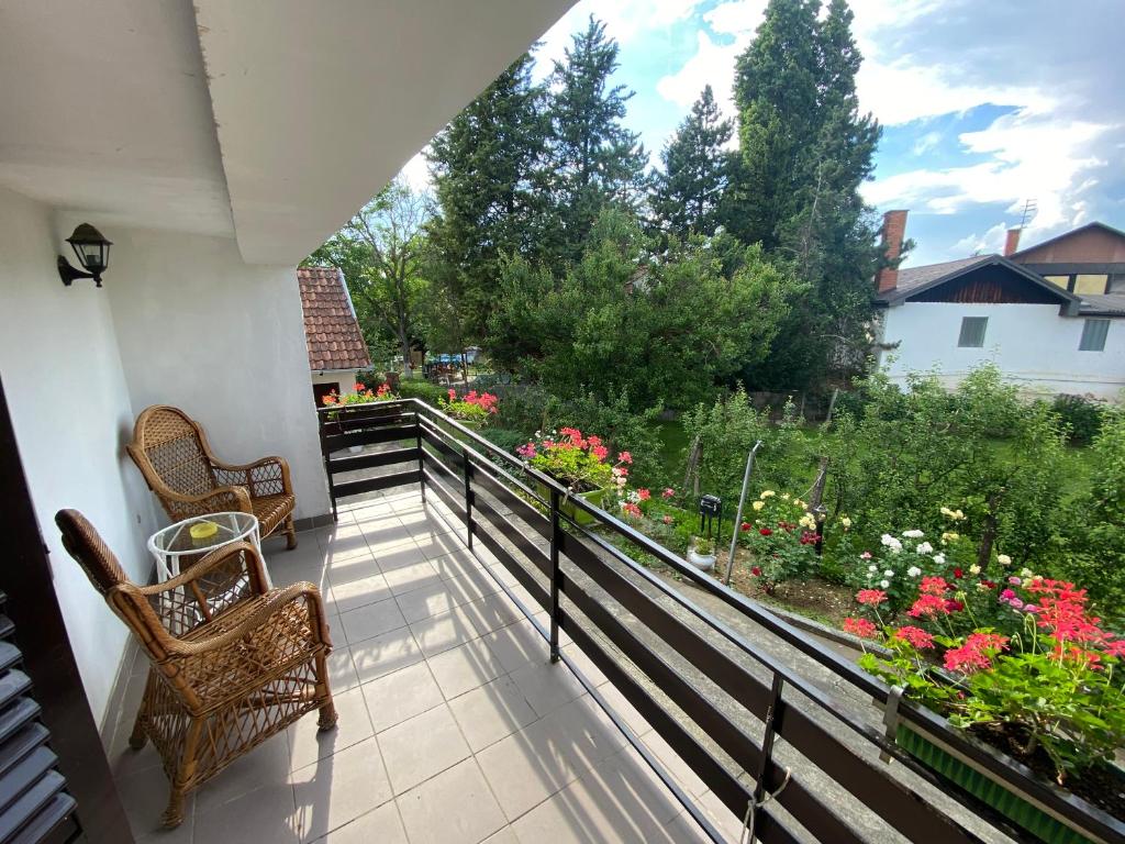 Balkón nebo terasa v ubytování Simsir villa Novi Sad wifi