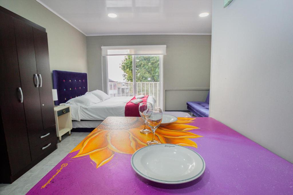 Postel nebo postele na pokoji v ubytování ApartaSuites & Hotel Bogota Teusaquillo