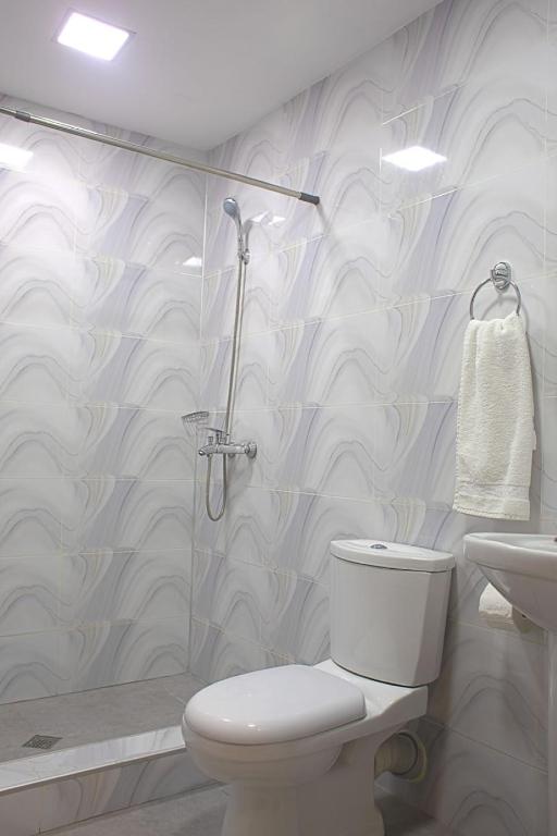Koupelna v ubytování Mestia Residence