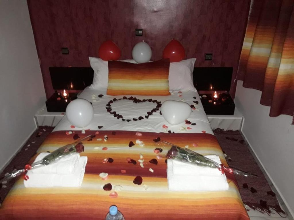 Una cama o camas en una habitación de HOTEL REGINA
