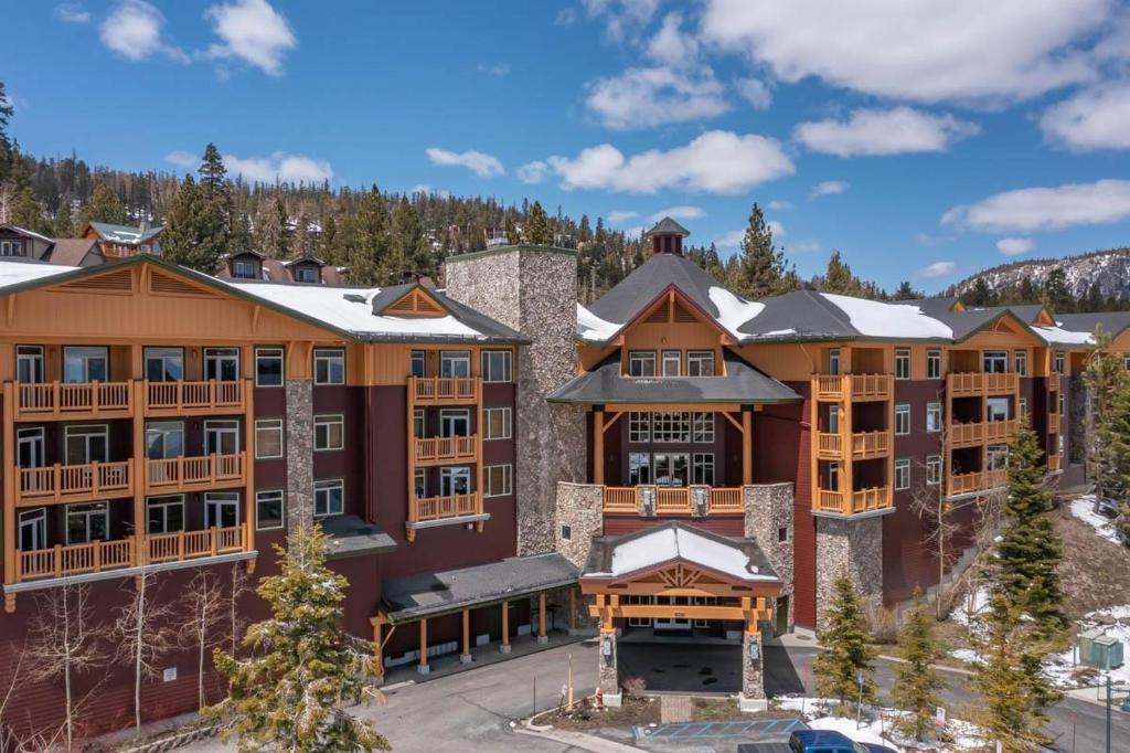 an aerial view of the lodge at squaw peak apartments at Sunstone Lodge by 101 Great Escapes in Mammoth Lakes