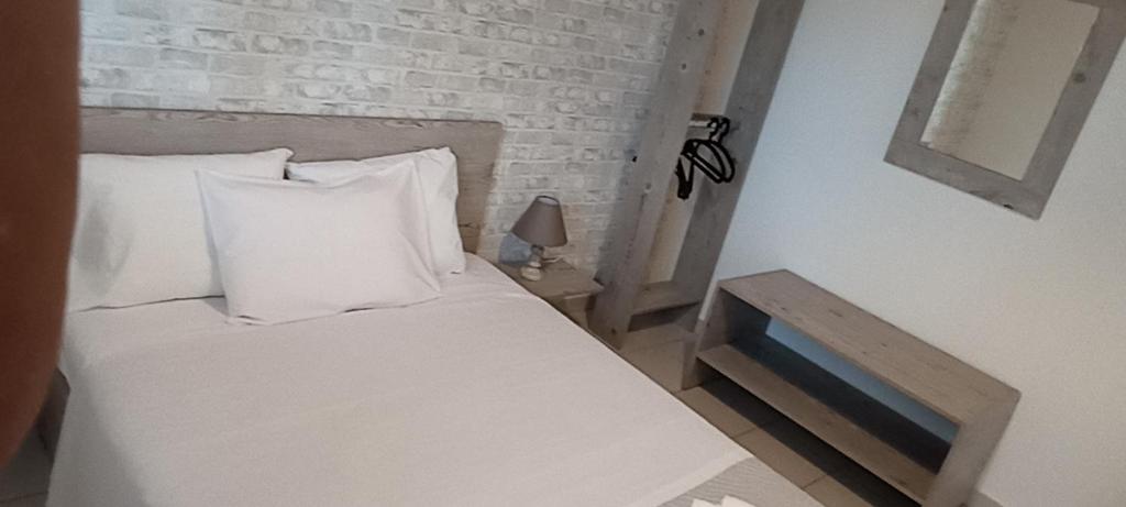 Postel nebo postele na pokoji v ubytování Poseidon room's Vourvourou