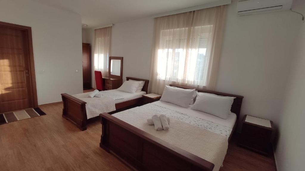 Postel nebo postele na pokoji v ubytování Robi Apartments
