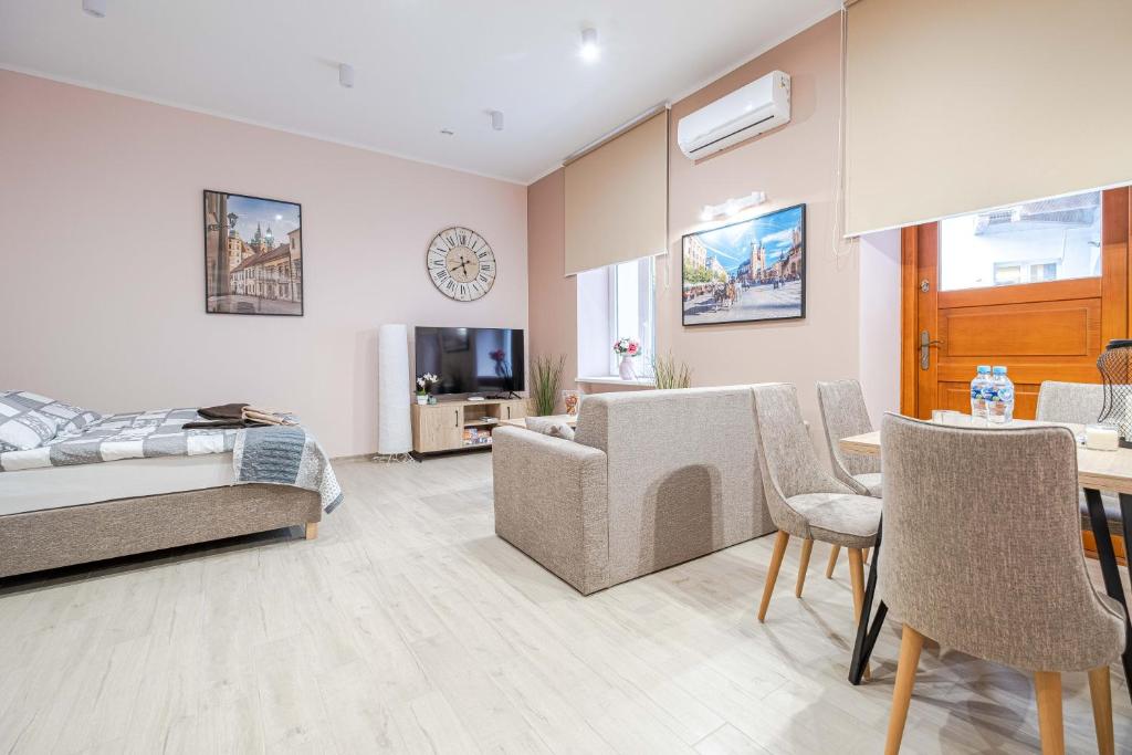 
Family Studio - No. A
