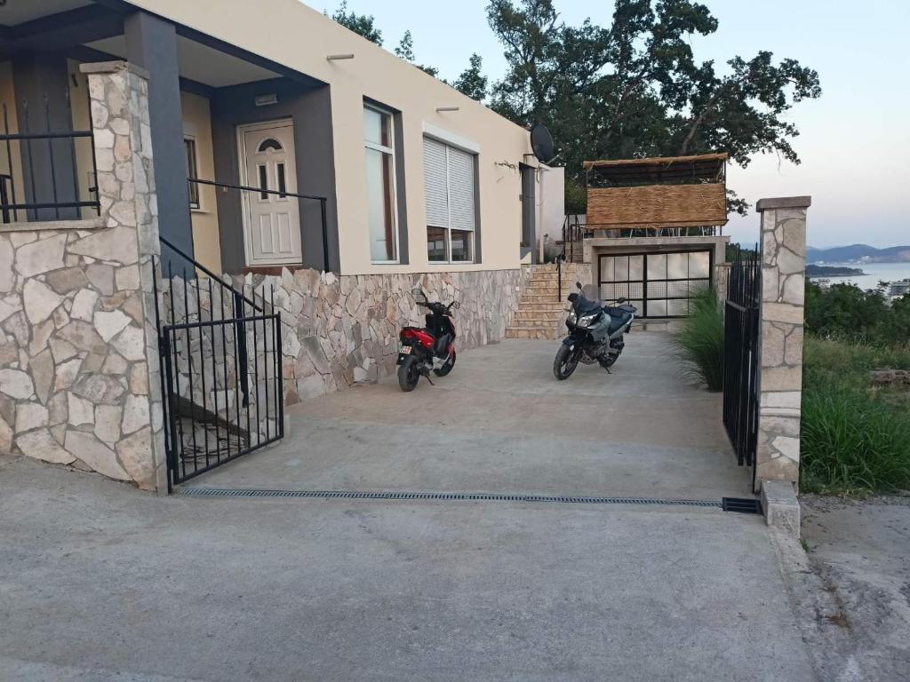 two motorcycles parked in front of a house at Apartmani Bella in Sutomore